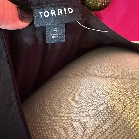 Torrid | Jersey Knit Cold Shoulder Skeleton Dress | Size 4 - Picture 9 of 9